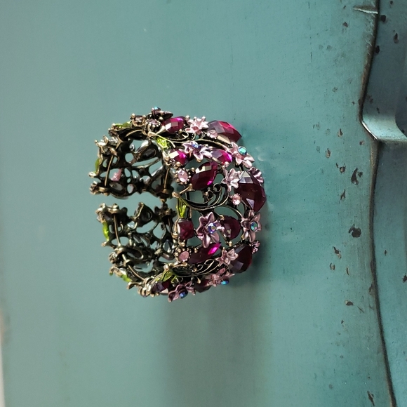 BEDAZZLED PURPLE AND PINK FLOWER BRACELET - Picture 3 of 4